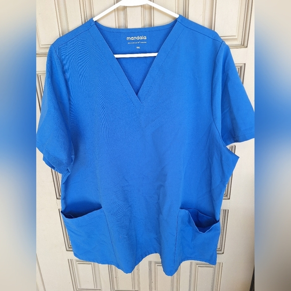 Mandala Scrub Top Sz2XL Royal Blue V Neck Short Sleeves Pockets Light Weight - Picture 1 of 6